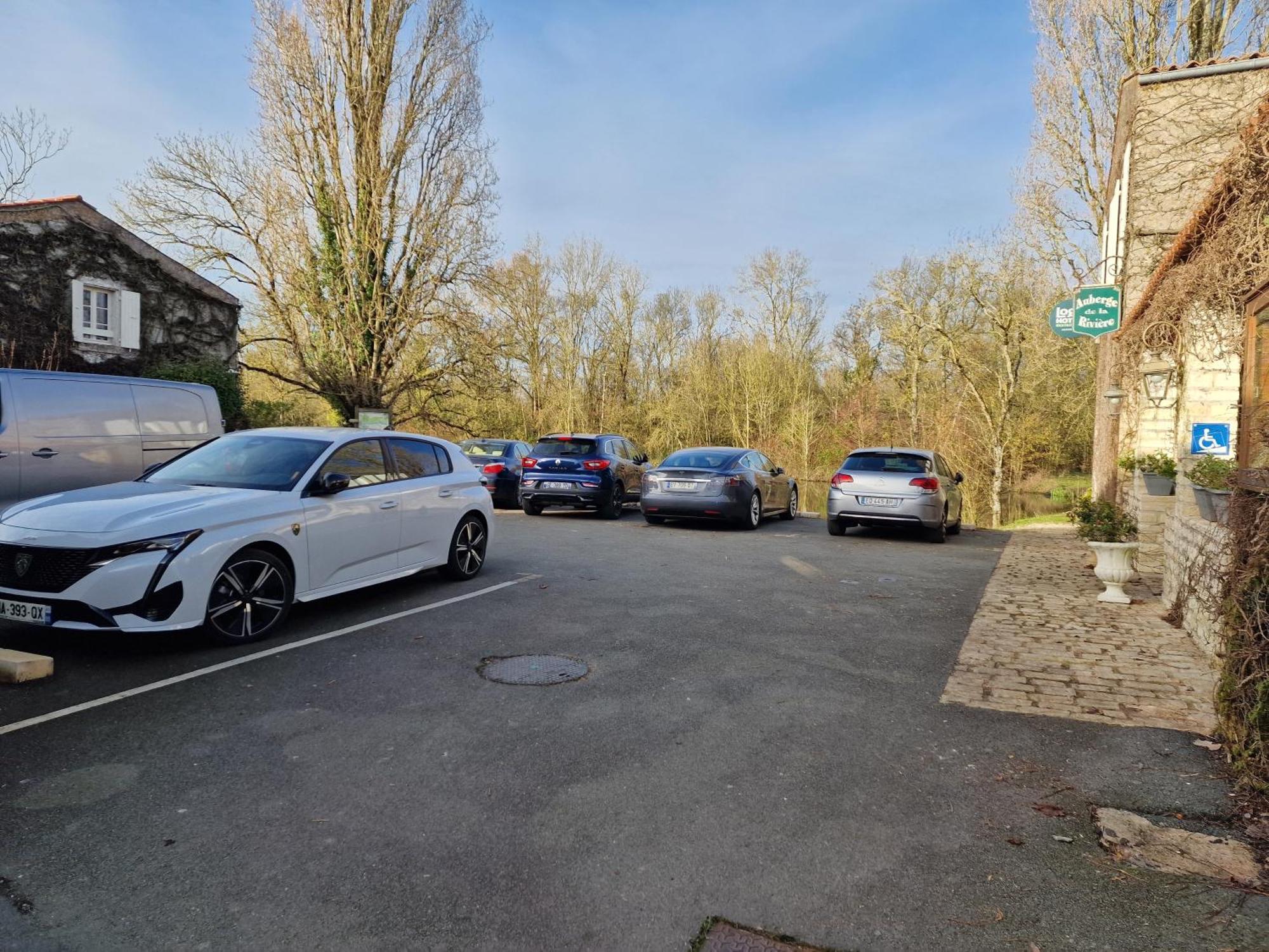 Logis Auberge De La Riviere Les Velluire-sur-Vendee Bagian luar foto