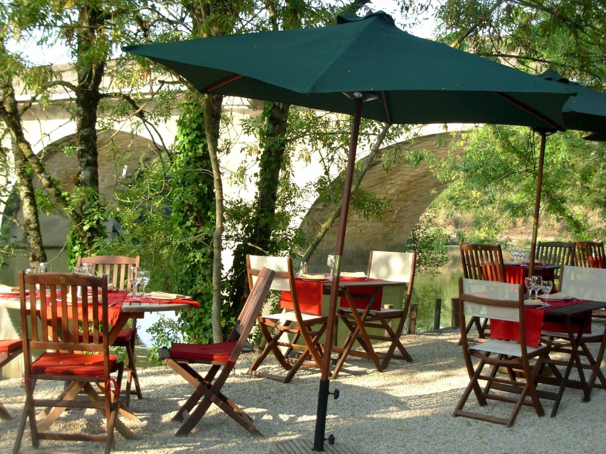 Logis Auberge De La Riviere Les Velluire-sur-Vendee Bagian luar foto