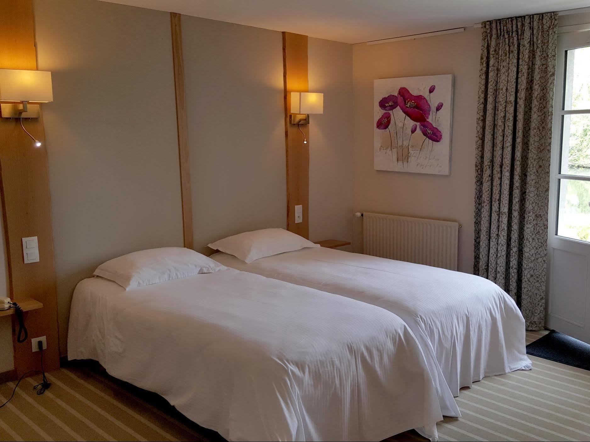 Logis Auberge De La Riviere Les Velluire-sur-Vendee Bagian luar foto